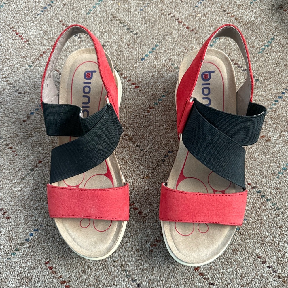 Bionica‎ Red & Black Elastic Strap Sandals Size 6
